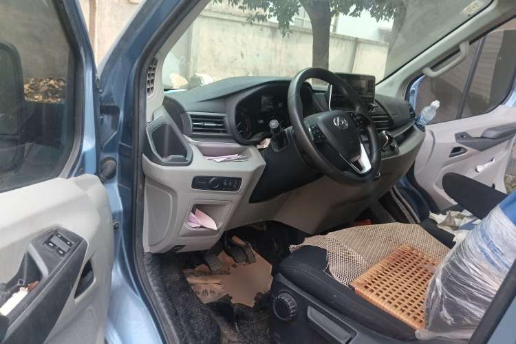 Used SAIC MAXUS Xintu V90 2020 2.0T Manual Yunjie Version Front-Wheel Drive with Single Rear Tire Short Wheelbase Mid-Height Design 6-Seater
