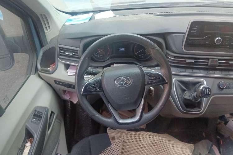 Used SAIC MAXUS Xintu V90 2020 2.0T Manual Yunjie Version Front-Wheel Drive with Single Rear Tire Short Wheelbase Mid-Height Design 6-Seater
