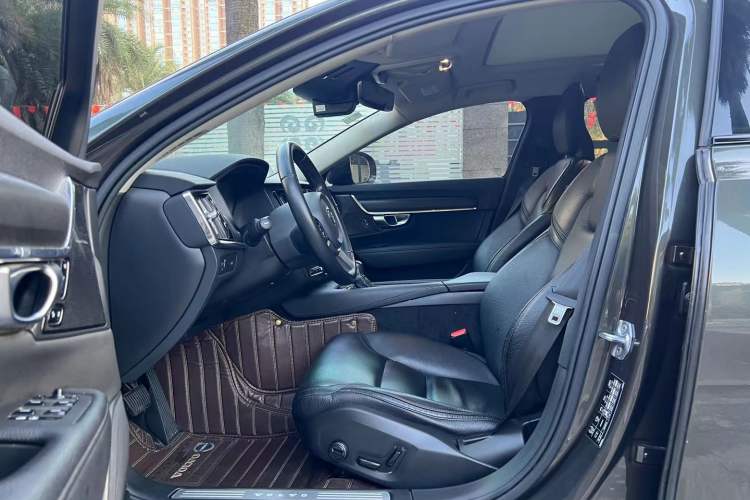 Used Volvo V90 2019 Cross Country T5 AWD Smart Range Version China VI Standard