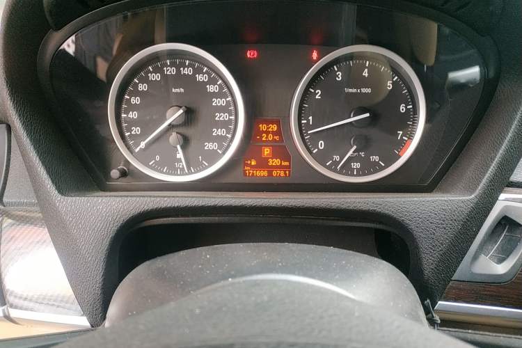 Used BMW X6 2009 xDrive35i Odometer Close Up