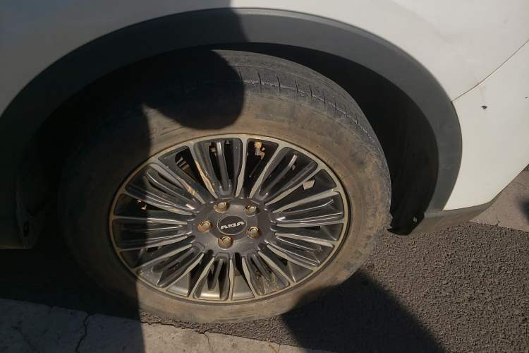 Used Sinotruk VGV U70 2020 1.5T Automatic Smart Enjoyment Elite Version 7 Seats Right Front Wheel Hub