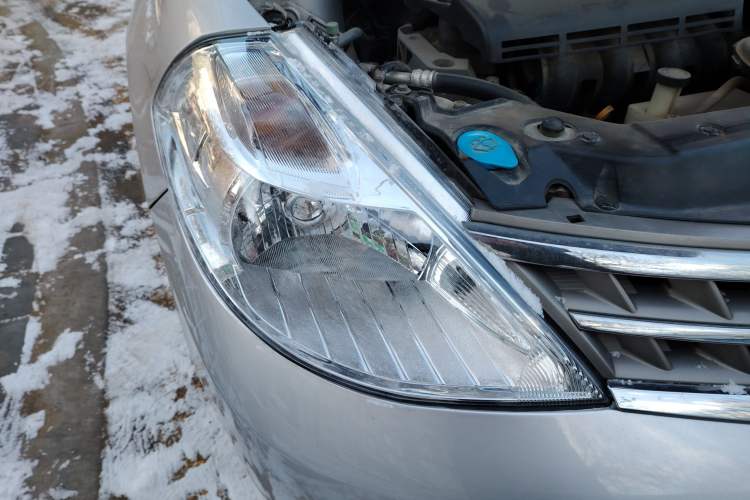 Used Nissan Tiida Sedan 2008 1.6L Manual Fashion Edition Right Front Headlight