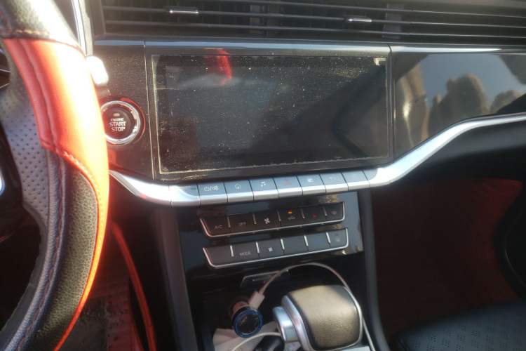 Used Sinotruk VGV U70 2020 1.5T Automatic Smart Enjoyment Elite Version 7 Seats Audio And AC Panel