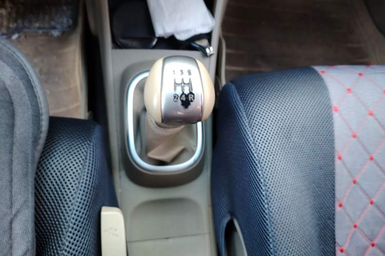 Used Nissan Tiida Sedan 2008 1.6L Manual Fashion Edition Gear Lever