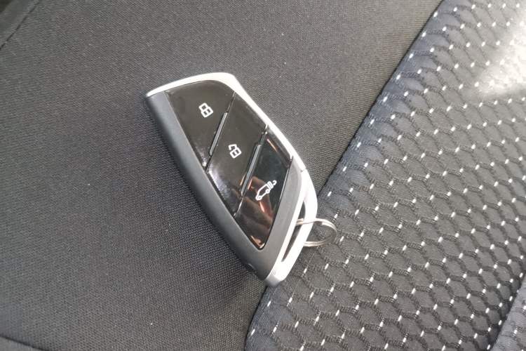 Used SAIC MAXUS V70 Xintu 2023 2.0T Diesel Manual Elite Edition 5/6 Seats 93 kW