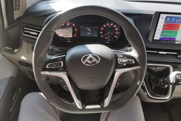 Used SAIC MAXUS V70 Xintu 2023 2.0T Diesel Manual Elite Edition 5/6 Seats 93 kW