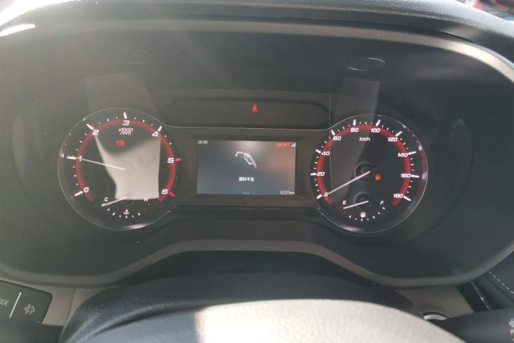 Used SAIC MAXUS V70 Xintu 2023 2.0T Diesel Manual Elite Edition 5/6 Seats 93 kW