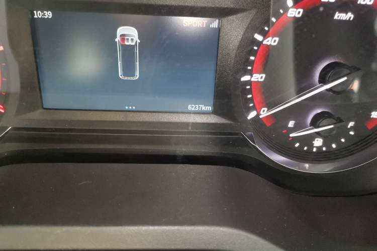 Used SAIC MAXUS V70 Xintu 2023 2.0T Diesel Manual Elite Edition 5/6 Seats 93 kW