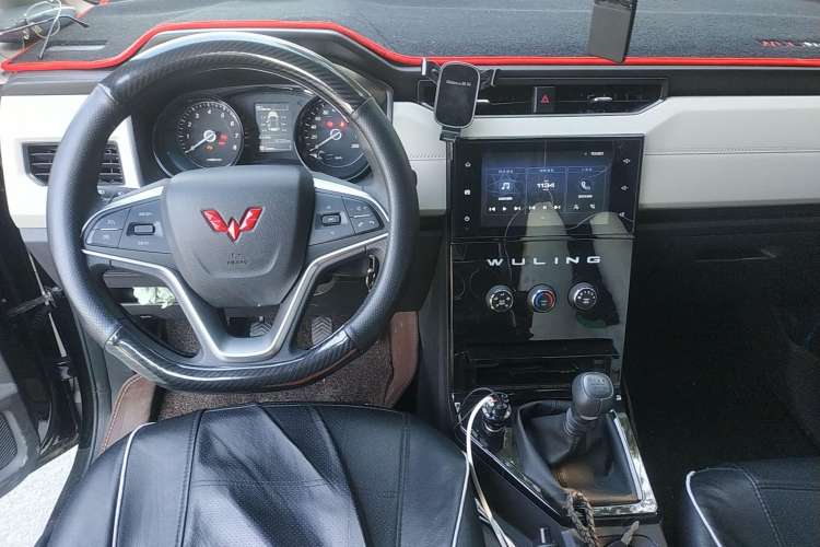 Used Wuling Zhengcheng 2021 1.5T Manual Luxury Version
