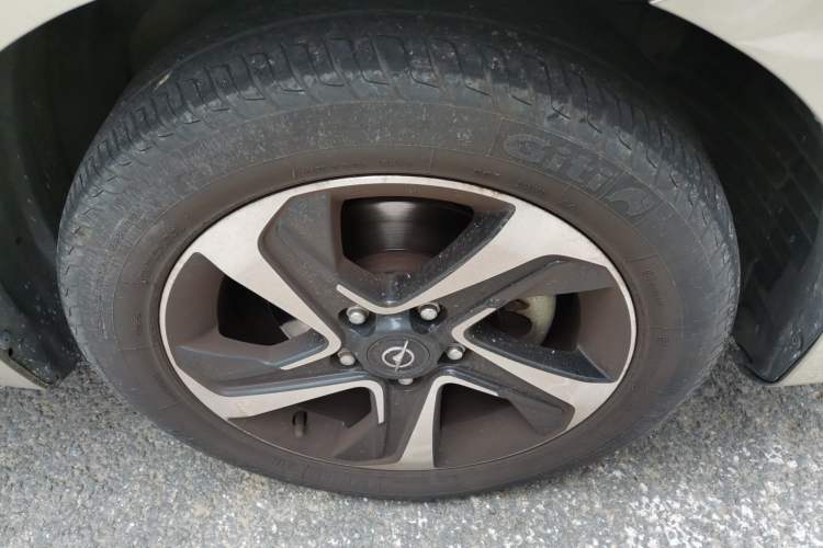 Used Haima Fumei 2017 1.6L Automatic Luxury Model Right Front Wheel Hub