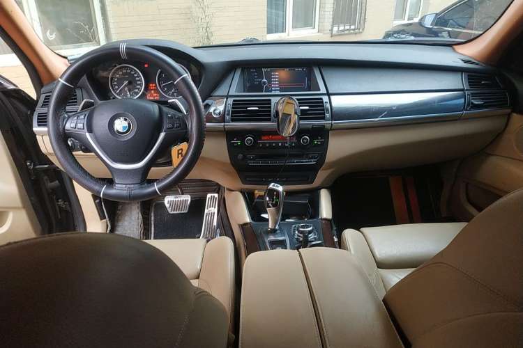 Used BMW X6 2009 xDrive35i Center Console