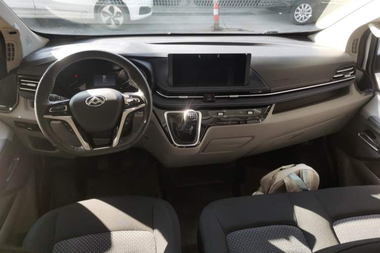 Used SAIC MAXUS V70 Xintu 2023 2.0T Diesel Manual Elite Edition 5/6 Seats 93 kW