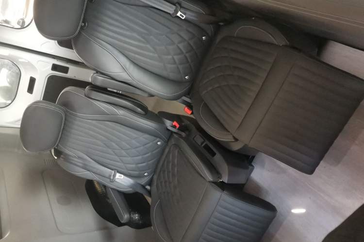 Used SAIC MAXUS V70 Xintu 2023 2.0T Diesel Manual Elite Edition 5/6 Seats 93 kW