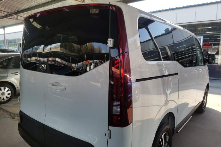 Used SAIC MAXUS V70 Xintu 2023 2.0T Diesel Manual Elite Edition 5/6 Seats 93 kW