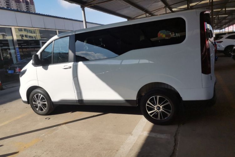 Used SAIC MAXUS V70 Xintu 2023 2.0T Diesel Manual Elite Edition 5/6 Seats 93 kW