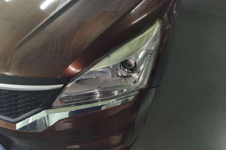 Used HYOSOW H3 2015 1.5L manual luxury version Left Front Headlight