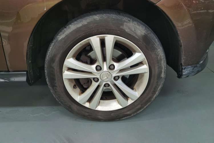 Used HYOSOW H3 2015 1.5L manual luxury version Left Front Wheel Hub