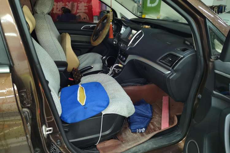 Used HYOSOW H3 2015 1.5L manual luxury version Right Front Seat