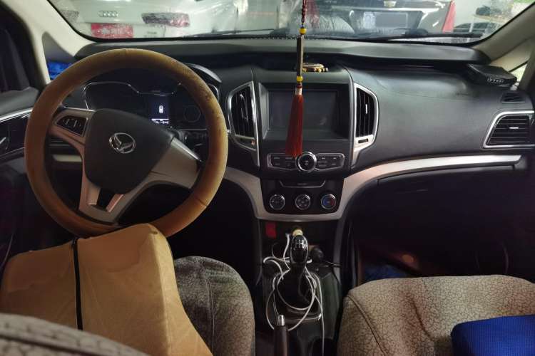 Used HYOSOW H3 2015 1.5L manual luxury version Center Console