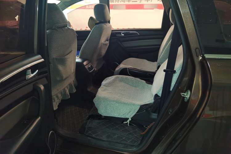 Used HYOSOW H3 2015 1.5L manual luxury version Left Rear Seat