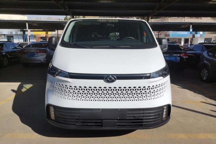 Used SAIC MAXUS V70 Xintu 2023 2.0T Diesel Manual Elite Edition 5/6 Seats 93 kW