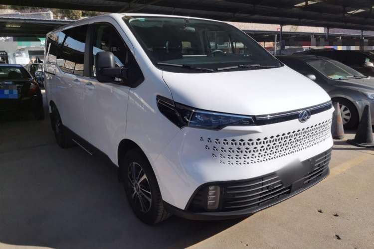 Used SAIC MAXUS V70 Xintu 2023 2.0T Diesel Manual Elite Edition 5/6 Seats 93 kW