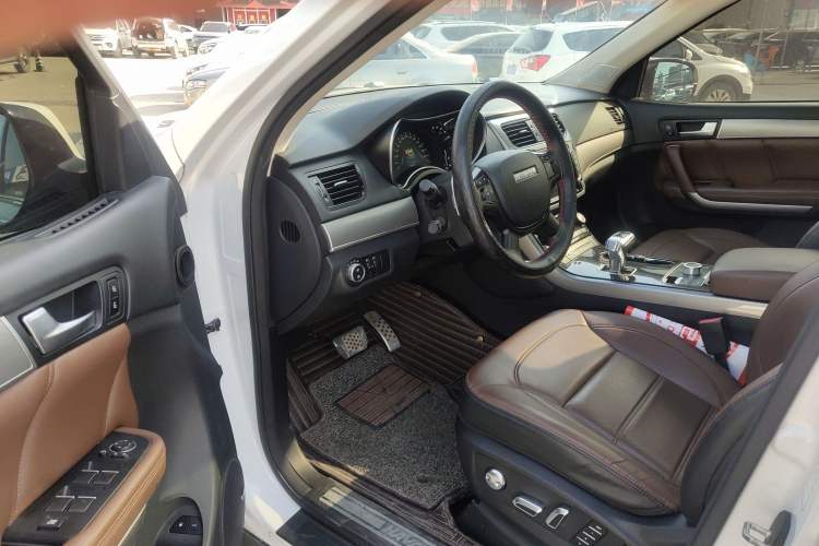 Used Haval H8 2017 2.0T Gasoline Two-Wheel Drive Smart Edition