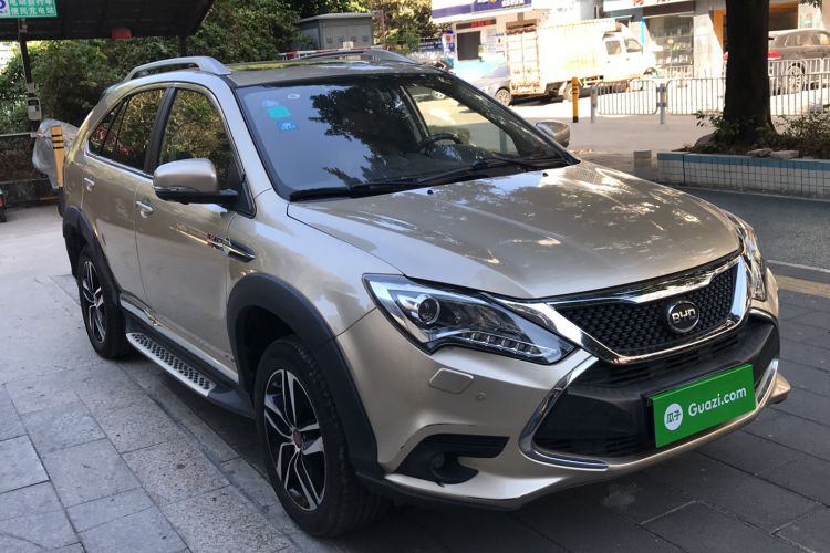 Used BYD Tang New Energy 2015 2.0T Four-Wheel-Drive Flagship Model Front Right 45 Deg