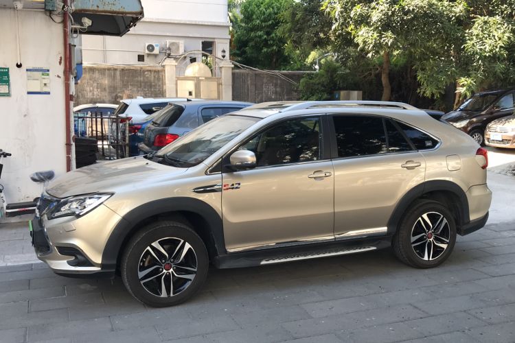 Used BYD Tang New Energy 2015 2.0T Four-Wheel-Drive Flagship Model Left Side