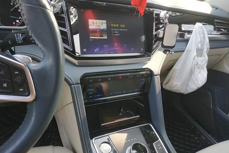 Used Zotye Domy X7 2017 Upgraded Edition 2.0T DCT Huangshan Model 7 Seats
