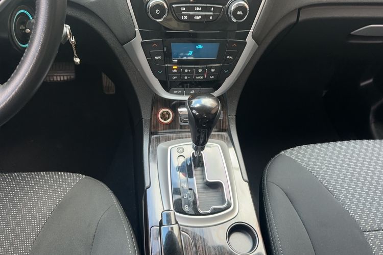 Used GAC Trumpchi GS5 Super 2015 2.0L Automatic Two-Wheel Drive Comfort Edition Interior 7