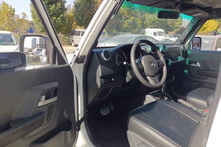 Used BAIC Off-Road BJ40 2016 40L 2.3T Automatic Two-Wheel Drive Luxury Edition