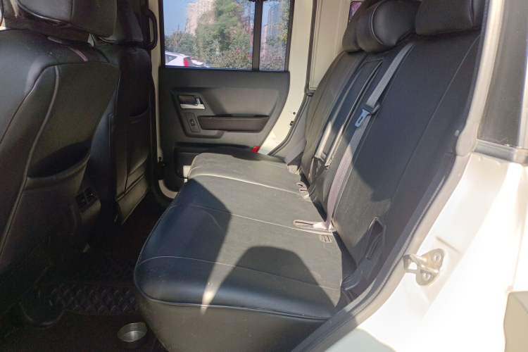 Used BAIC Off-Road BJ40 2016 40L 2.3T Automatic Two-Wheel Drive Luxury Edition