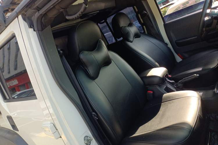 Used BAIC Off-Road BJ40 2016 40L 2.3T Automatic Two-Wheel Drive Luxury Edition