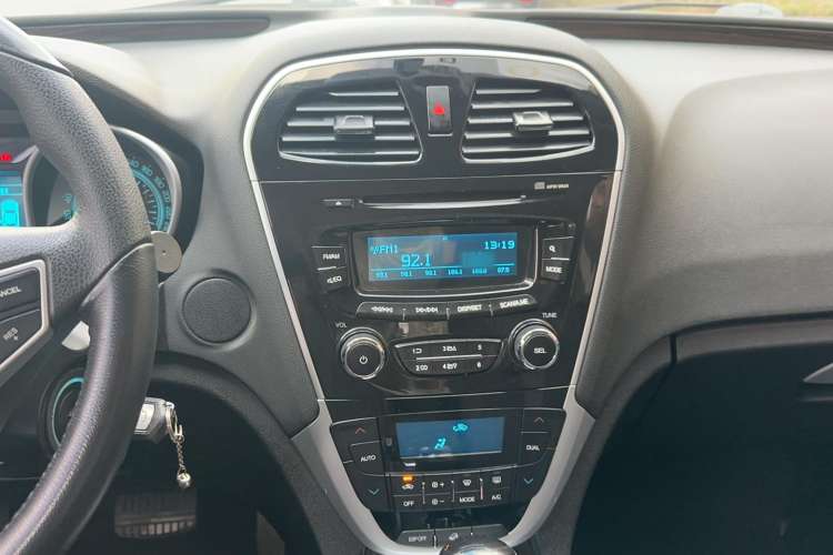 Used GAC Trumpchi GS5 Super 2015 2.0L Automatic Two-Wheel Drive Comfort Edition Interior 6