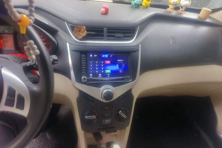 Used Chery Fengyun 2 2013 Hatchback 1.5L AMT Ruìyì Edition
