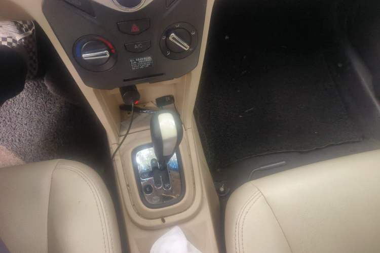 Used Chery Fengyun 2 2013 Hatchback 1.5L AMT Ruìyì Edition
