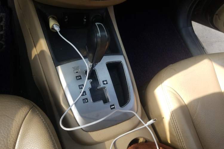 Used Hyundai Santa Fe Classic 2010 2.4 Ultimate Edition 7-Seater Four-Wheel Drive Gear Lever