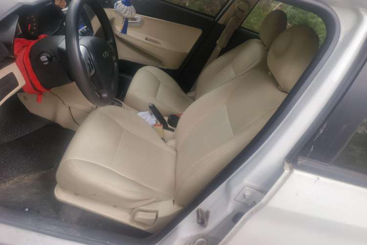 Used Chery Fengyun 2 2013 Hatchback 1.5L AMT Ruìyì Edition
