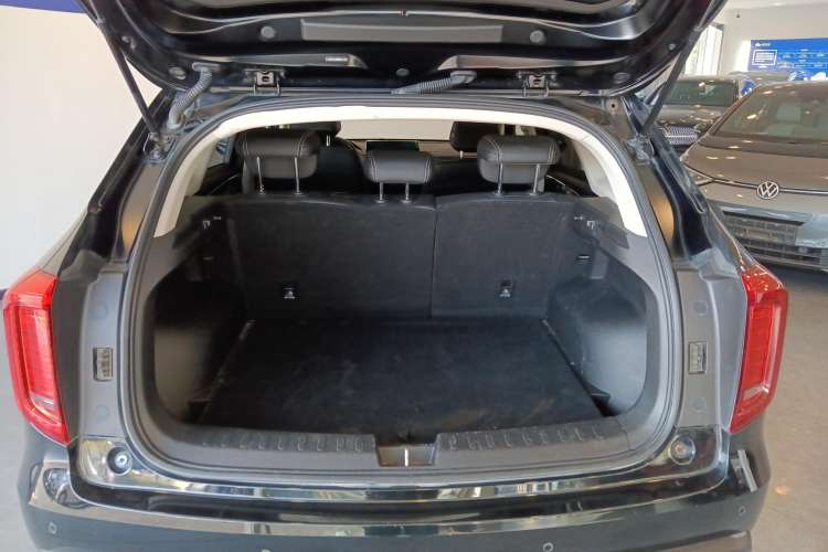 Used Haval JOLION 2021 1.5T Automatic Four-Door Version Trunk