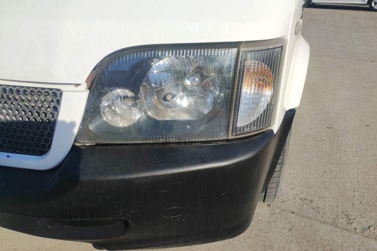 Used Ford Classic Transit 2013 2.8T Diesel Logistics Model with Short Wheelbase and Mid-Roof JX493ZLQ4
