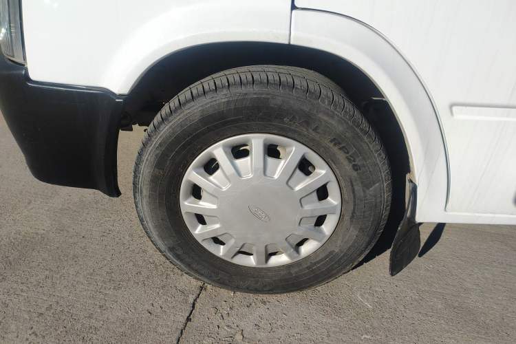 Used Ford Classic Transit 2013 2.8T Diesel Logistics Model with Short Wheelbase and Mid-Roof JX493ZLQ4
