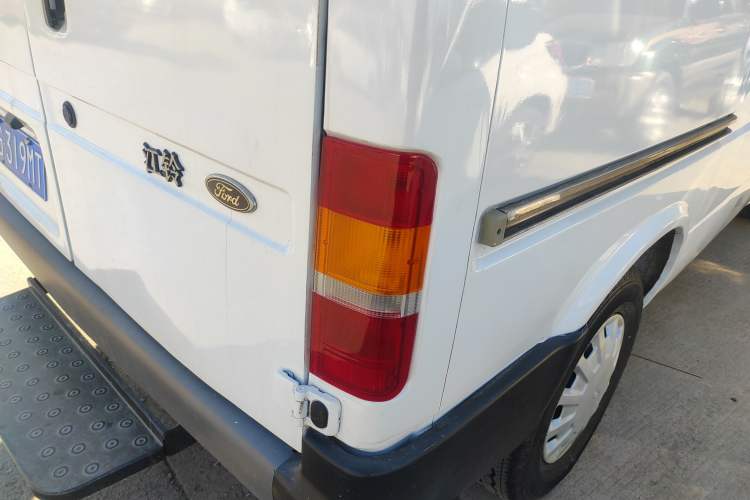 Used Ford Classic Transit 2013 2.8T Diesel Logistics Model with Short Wheelbase and Mid-Roof JX493ZLQ4
