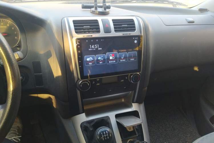 Used Jinbei Express 2020 2.0L Upgraded Version China VI Standard 6-Seater 1TZS Audio And AC Panel