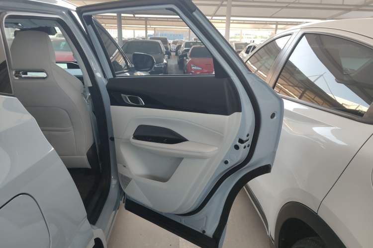 Used Oshan Z6 New Energy 2022 Blue Whale iDD 150KM Flagship PLUS Smart Parking Edition
