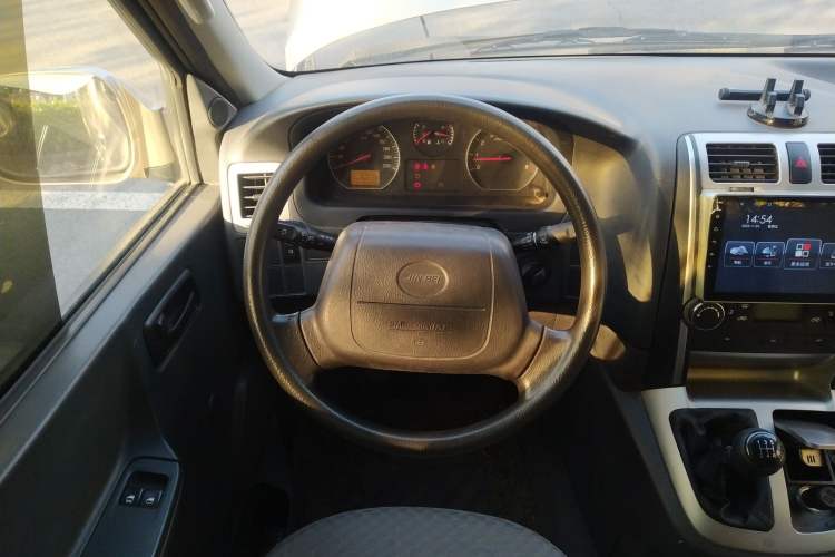 Used Jinbei Express 2020 2.0L Upgraded Version China VI Standard 6-Seater 1TZS Steering Wheel
