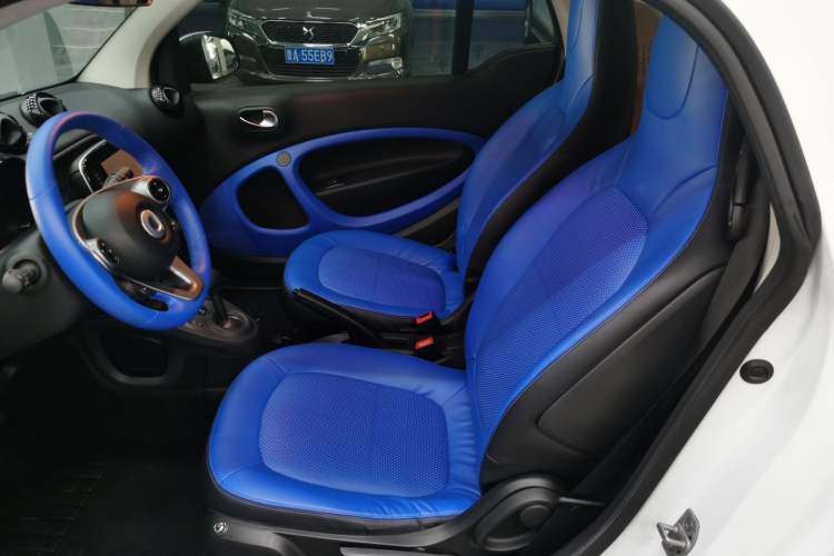 Used smart fortwo 2019 0.9T 66kW Hardtop Engine Version China VI Emission Standard
