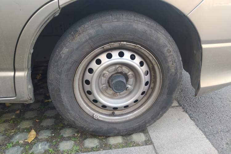 Used Jinbei Express 2020 2.0L Upgraded Version China VI Standard 6-Seater 1TZS Right Front Wheel Hub