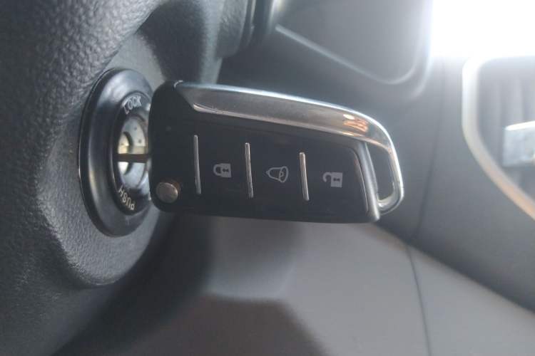 Used JAC Sunray 2021 2.0T Fuel-Efficient King Logistics Van Long Wheelbase D20TCIF1