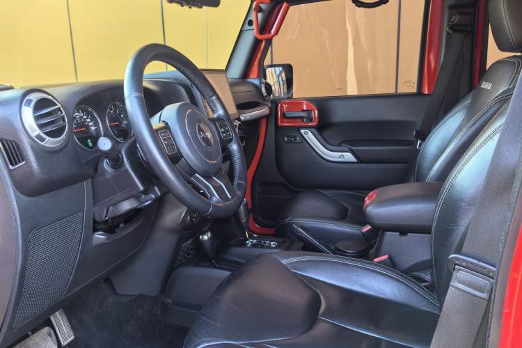 Used Jeep Wrangler 2015 3.0L Sahara Four-Door Comfort Edition
